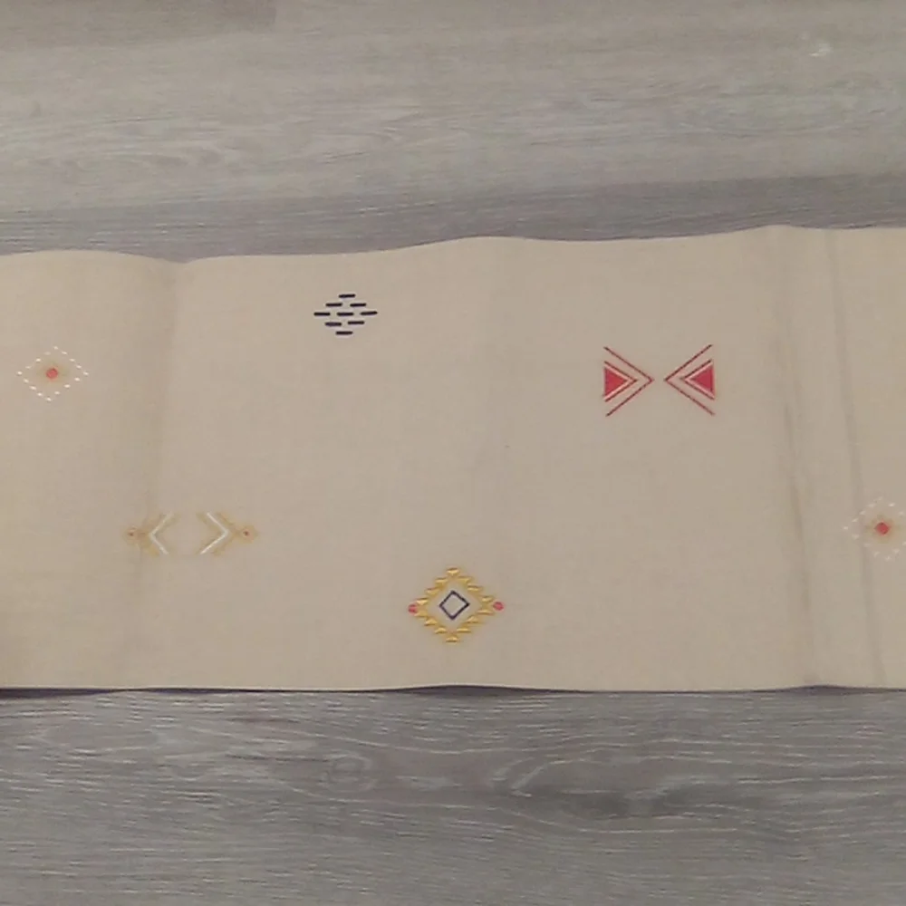 Table Runner Embroidered Aztec Print - Picture 11 of 13
